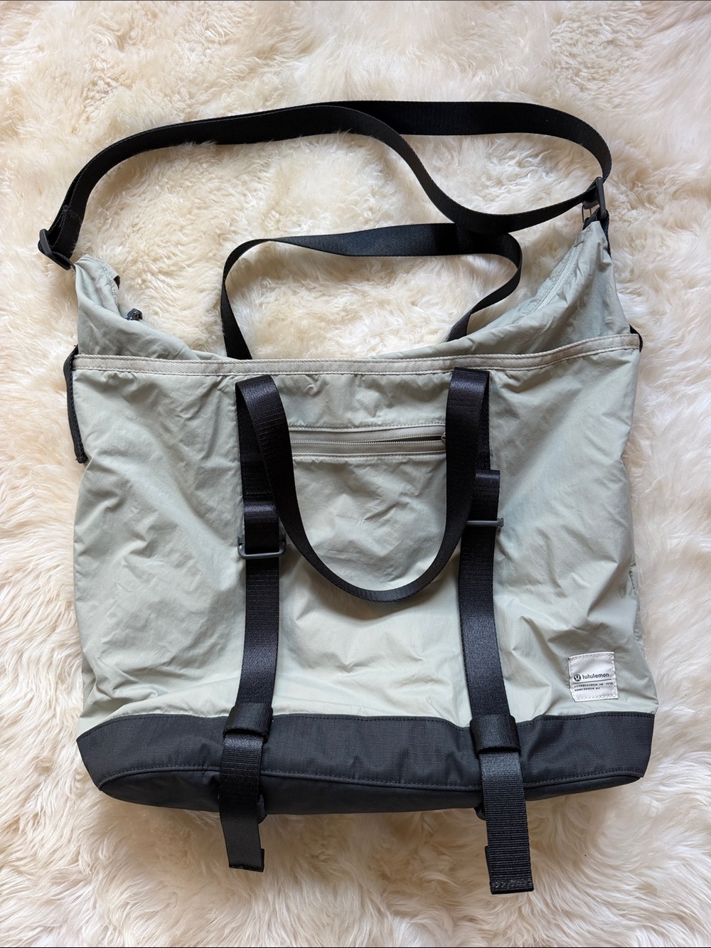 Lululemon zip top tote